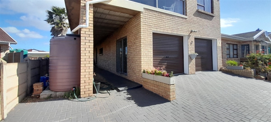 5 Bedroom Property for Sale in Wavecrest Eastern Cape